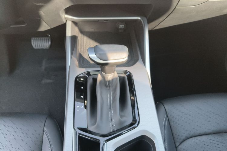 吉利汽车 帝豪 2023款 第4代冠军版 1.5L CVT尊贵型中控内饰18