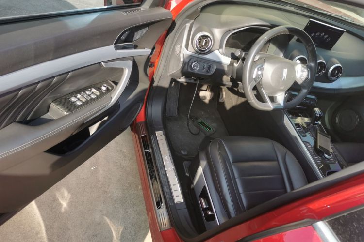 魏牌 VV7 2017款 VV7c 2.0T 超豪型中控内饰20