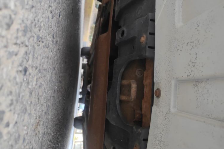 长安 逸动 2016款 XT 1.6L 手动俊酷型局部细节9008