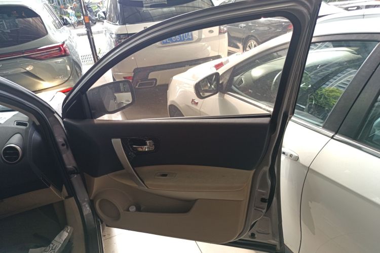 日产 逍客 2012款 2.0XL 火 CVT 2WD中控内饰42