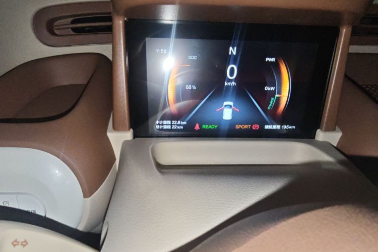 奔腾小马 2026款 222km 炫彩马中控内饰15
