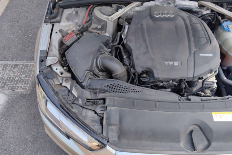 奥迪A4L 2018款 30周年年型 45 TFSI quattro 个性运动版局部细节9006