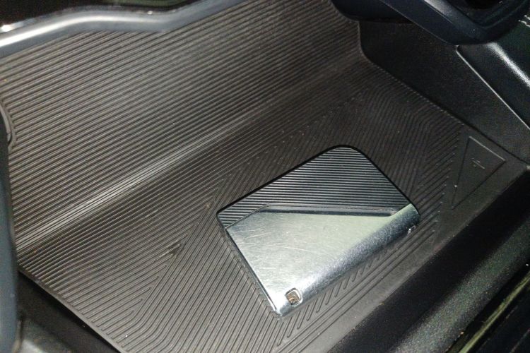 领克01 2021款 2.0TD 四驱暗夜版中控内饰11