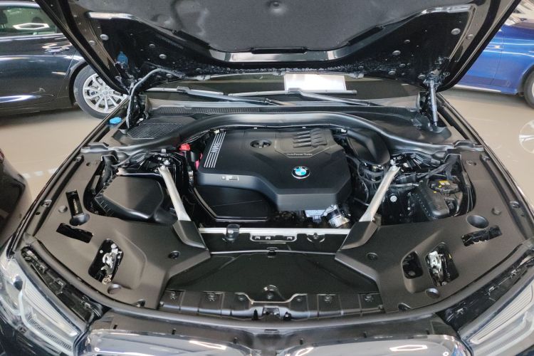 宝马5系 2021款 525Li 豪华套装机舱底盘24