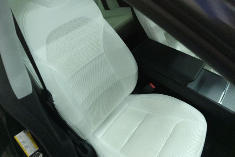 特斯拉 Model 3 2023款 后轮驱动版局部细节41