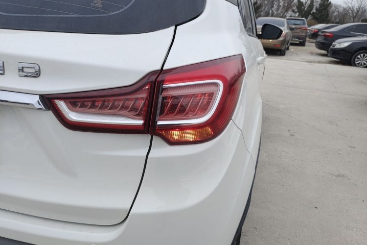 陆风X2 2017款 1.6L 手动锋锐版车身外观9