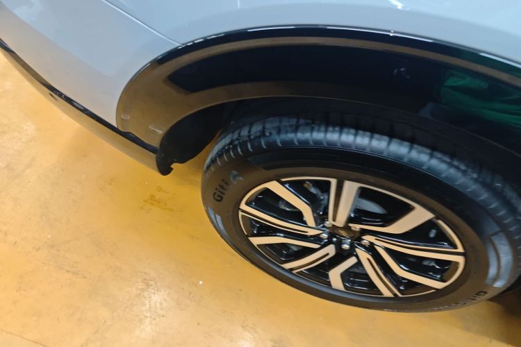 福特 探险者 2023款  EcoBoost 285 四驱赤金版 6座车身外观6008