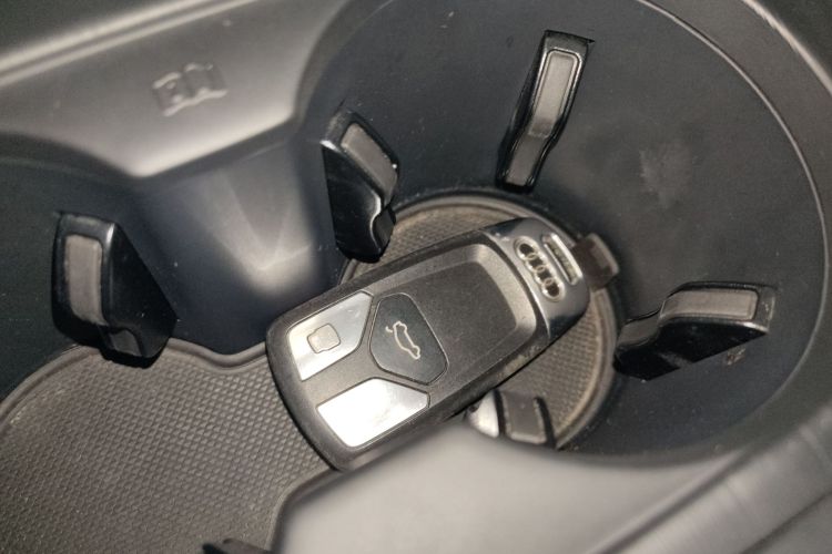 奥迪A4L 2018款 30周年年型 30 TFSI 进取型中控内饰11