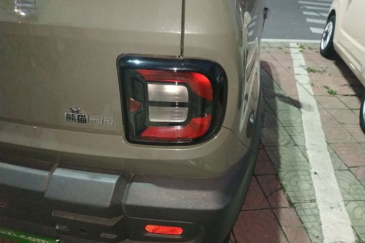 吉利银河 2025款 210km 熊猫骑士车身外观6006