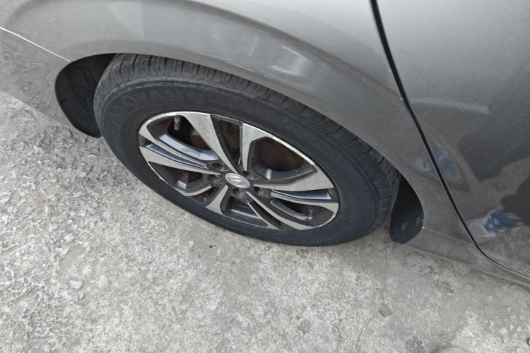 长安 逸动 2020款 PLUS 1.6L GDI 自动豪华型车身外观6008