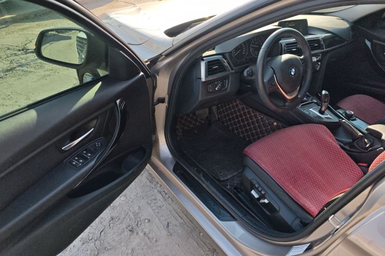 宝马3系 2017款 318i 时尚型中控内饰20