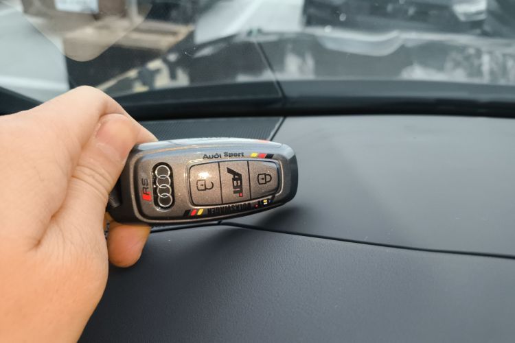 奥迪A7L 2025款 45 TFSI quattro 黑武士版中控内饰11