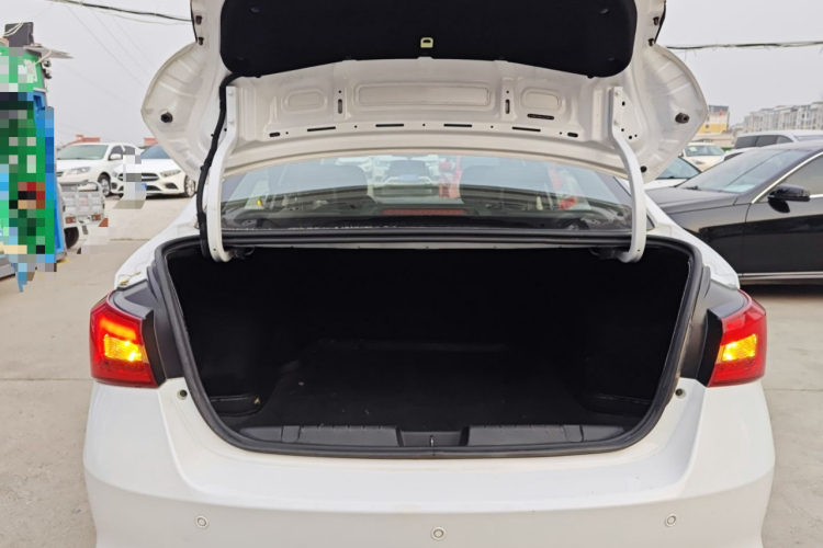 奇瑞 艾瑞泽5 2019款 PRO 1.5L 手动自在版 国VI机舱底盘23