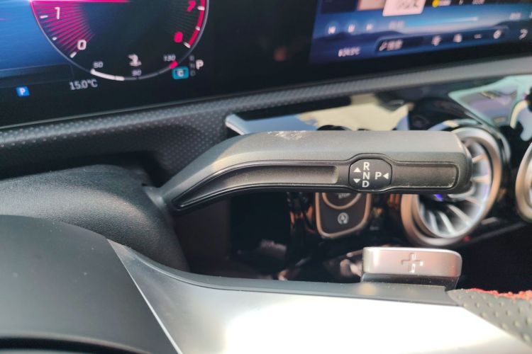 奔驰A级 2025款 A 200 L 时尚型中控内饰18