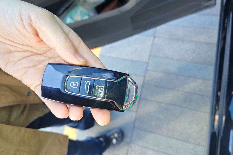 大众 途锐 2022款 3.0TSI 锐享版 曜黑运动套装中控内饰7001