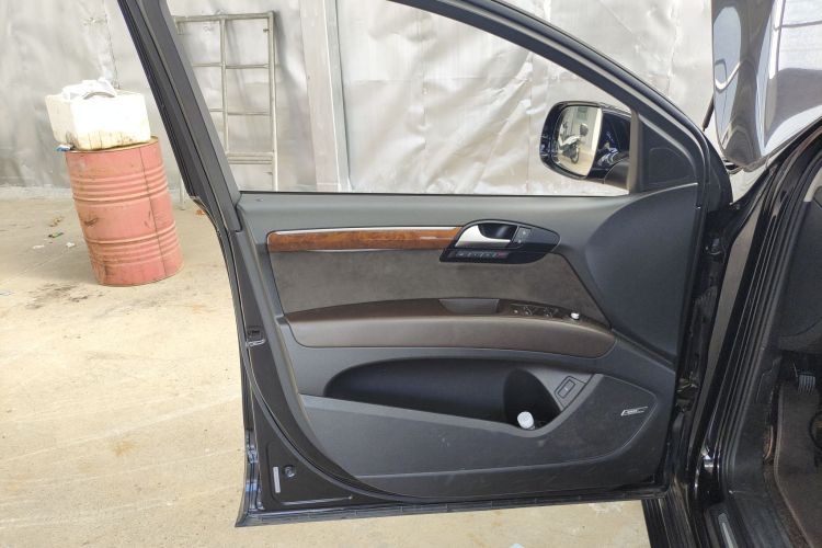 奥迪Q7 2015款 35 TFSI 进取型中控内饰7007