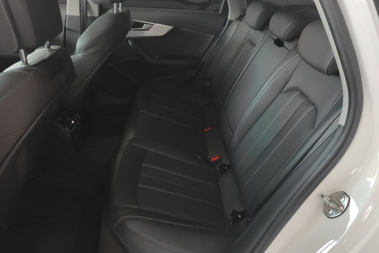 奥迪A4L 2023款 40 TFSI 时尚动感型中控内饰7004