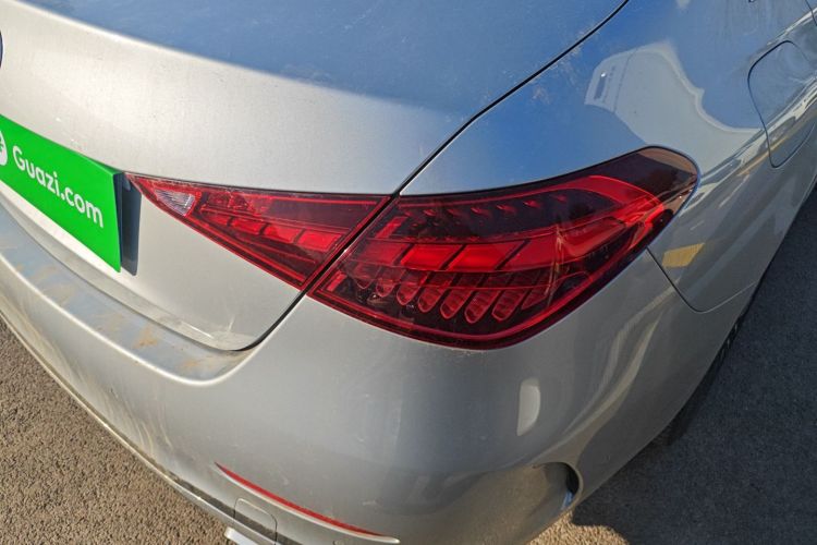 奔驰C级 2023款 改款 C 260 L 运动版车身外观9