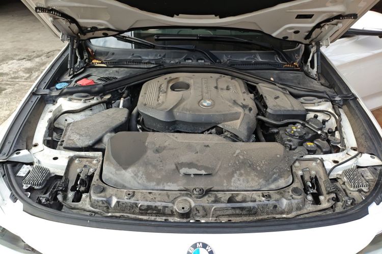 宝马3系GT 2017款 320i 时尚型机舱底盘24