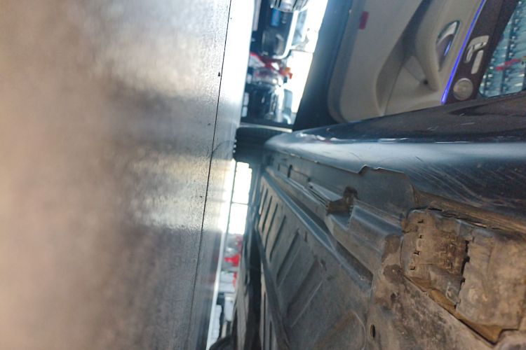 奔驰E级 2018款 改款 E 300 L 时尚型局部细节9002