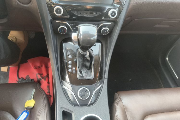 海马V70 2016款 1.5T 自动适·享型 7座中控内饰18