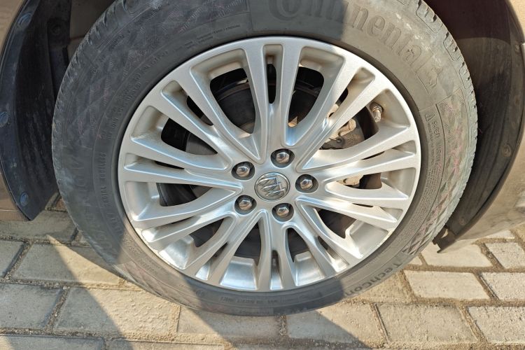 别克 英朗 2015款 15N 自动精英型车身外观10