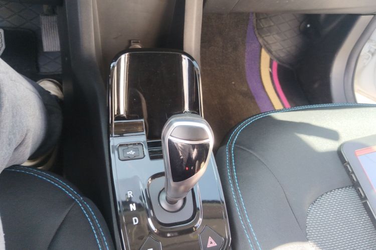 江铃集团新能源 易至EV3 2022款 小雷达悦跑型中控内饰18