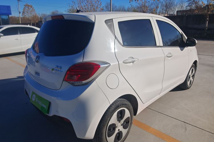 长安欧尚 奔奔E-Star 2021款 国民版 心怡版 磷酸铁锂（31.86kWh）车身外观7