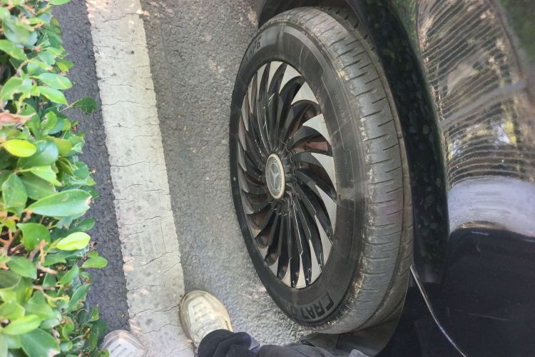 奔驰 威霆 2020款 2.0T 精英版 7座车身外观10