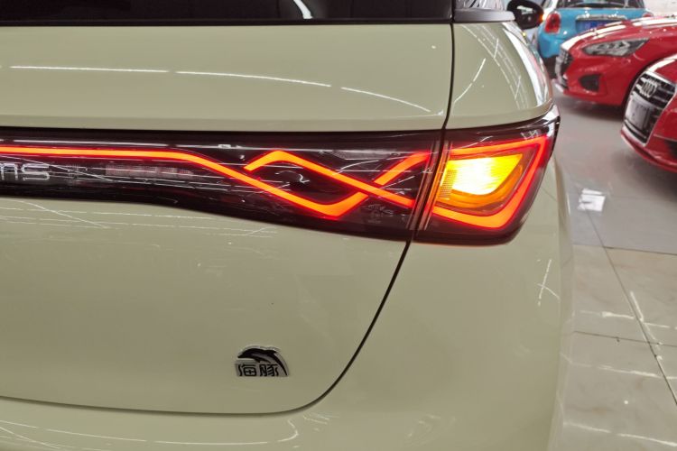 比亚迪 海豚 2023款 420km 时尚版车身外观9