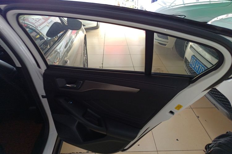 福特 福克斯 2021款 三厢 EcoBoost 180 自动锋潮型中控内饰45