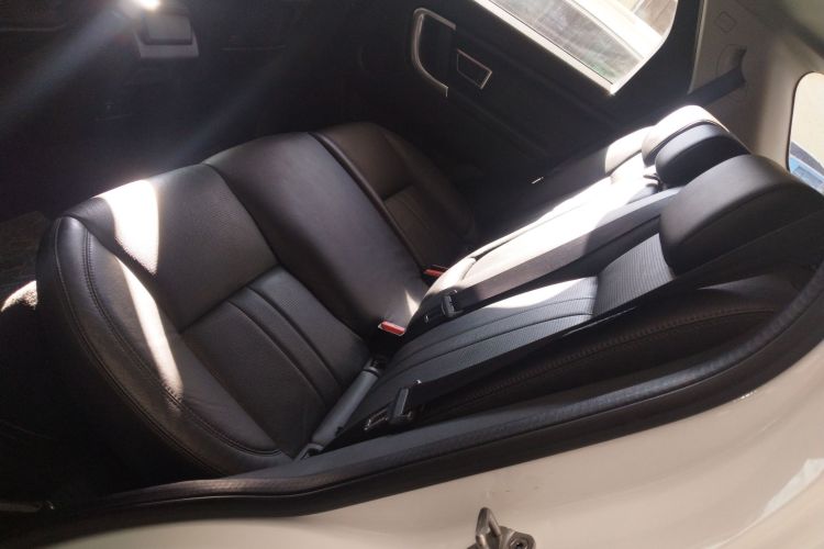 路虎 发现神行 2018款 240PS SE版中控内饰21