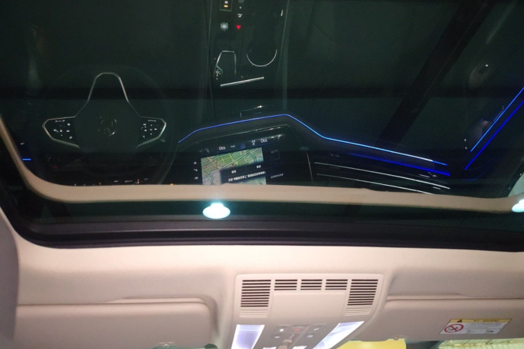 大众 途锐 2022款 3.0TSI 锐享版 曜黑运动套装中控内饰22