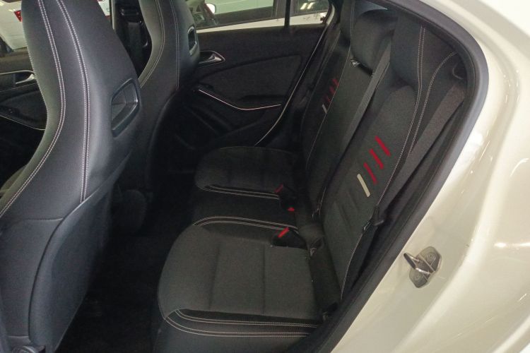 奔驰A级(进口) 2018款 A 200 动感型中控内饰7004