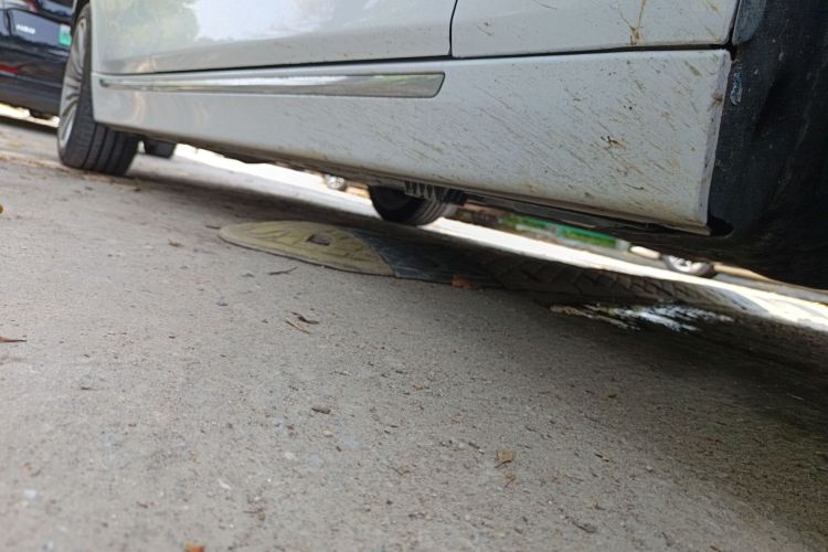 宝马3系 2018款 320Li 领先型豪华套装机舱底盘29