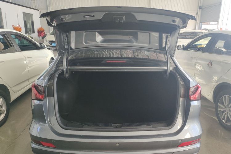 荣威i5 2023款 1.5L 手动舒享版机舱底盘23