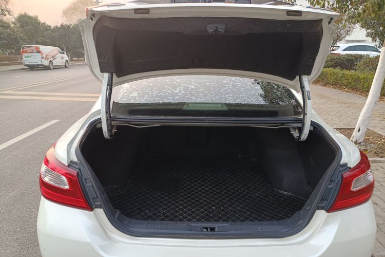 日产 天籁 2016款 2.5L XL-UpperNAVI Tech 智尊版机舱底盘23