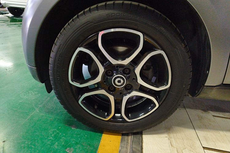 smart fortwo 2019款 0.9T 66千瓦硬顶风擎版 国VI车身外观6007