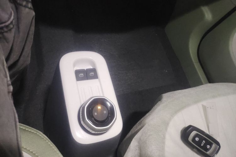 吉利银河 2025款 210km 熊猫骑士中控内饰18