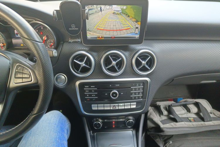奔驰A级(进口) 2017款 改款 A 200 时尚型中控内饰18
