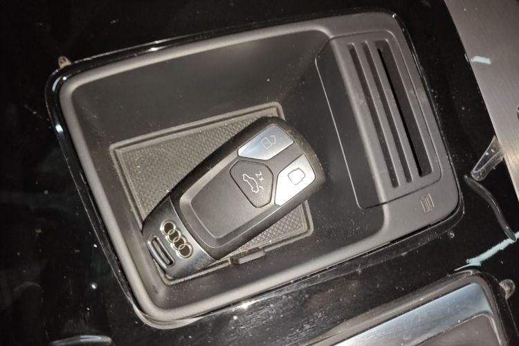 奥迪Q5L 2022款 40T 时尚动感型中控内饰7001