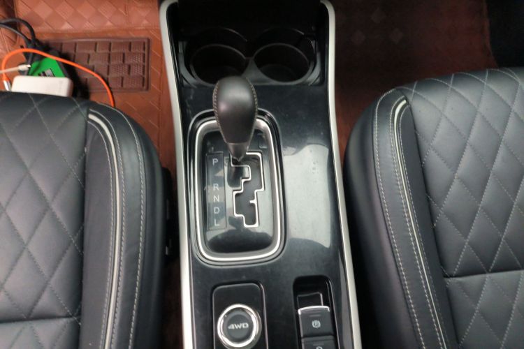 三菱 欧蓝德 2020款 2.4L 四驱致享版 7座中控内饰18