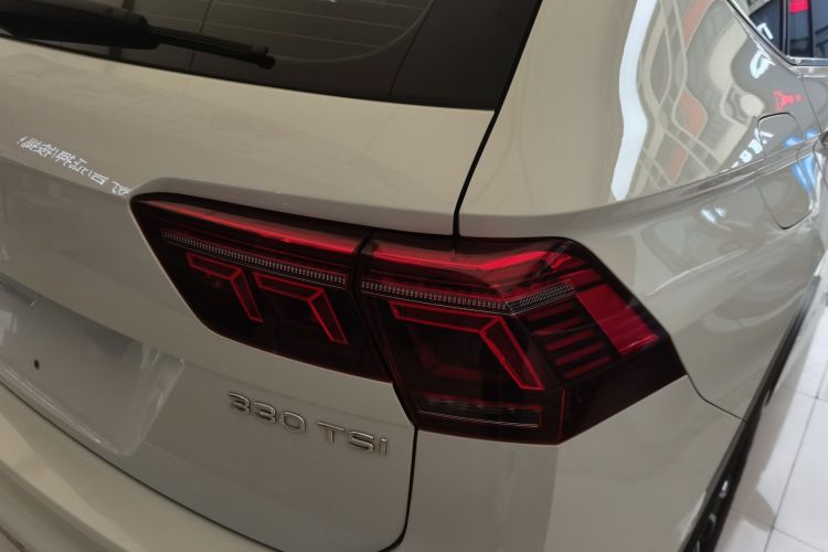 大众 途观L 2024款 330TSI 自动两驱R-Line越享版车身外观9