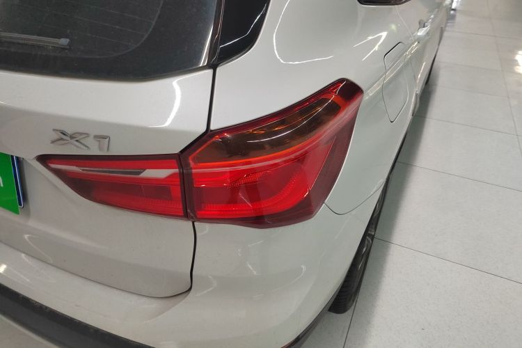 宝马X1 2016款 sDrive20Li 豪华型车身外观9