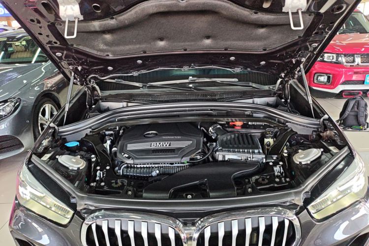 宝马X1 2022款 sDrive25Li 领先型机舱底盘24