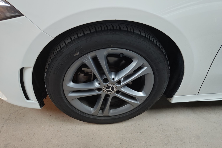 奔驰A级 2022款 改款 A 180 L 运动轿车车身外观6007