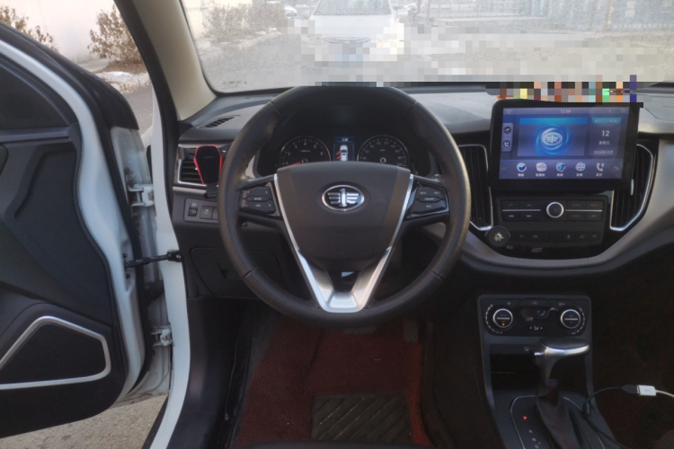 一汽 森雅R7 2017款 1.6L 自动智能型中控内饰13