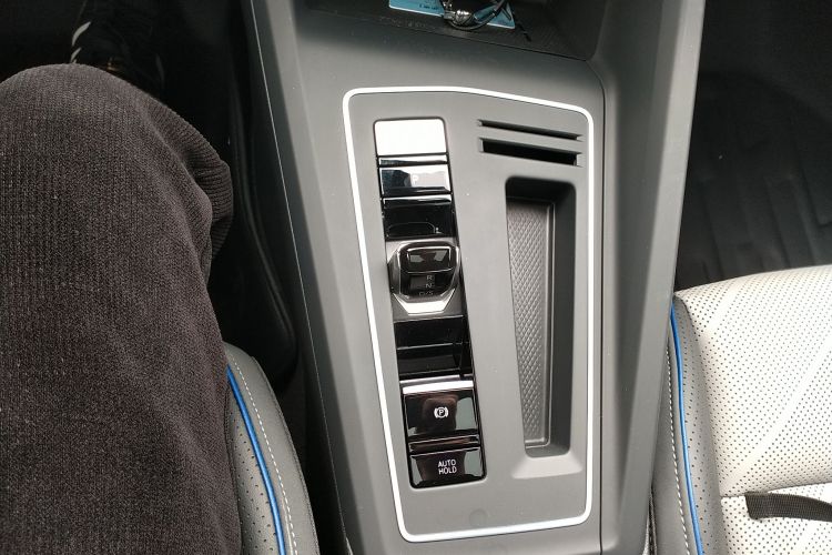 大众 高尔夫 2025款 改款 300TSI R-Line中控内饰18