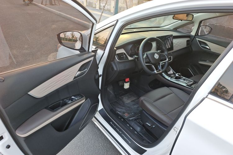 比亚迪 宋MAX新能源 2022款 DM-i 105KM 尊荣型中控内饰7003