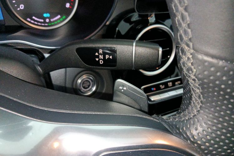 奔驰C级 2019款 C 260 运动版中控内饰18